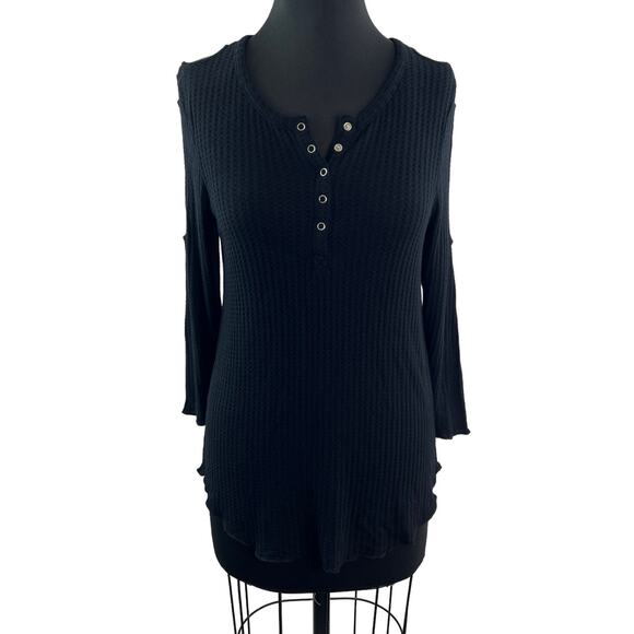 ChaSer True Black Top Henley Neck 3/4 Sleeve Double Cold Shoulder Sz Medium NEW - Picture 1 of 11
